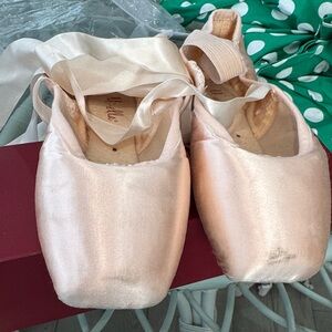 Ballet Pointe Shoes - Light Pink Satin